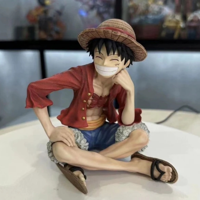 Figura Luffy PT One Piece Anime Sentado Sonriendo