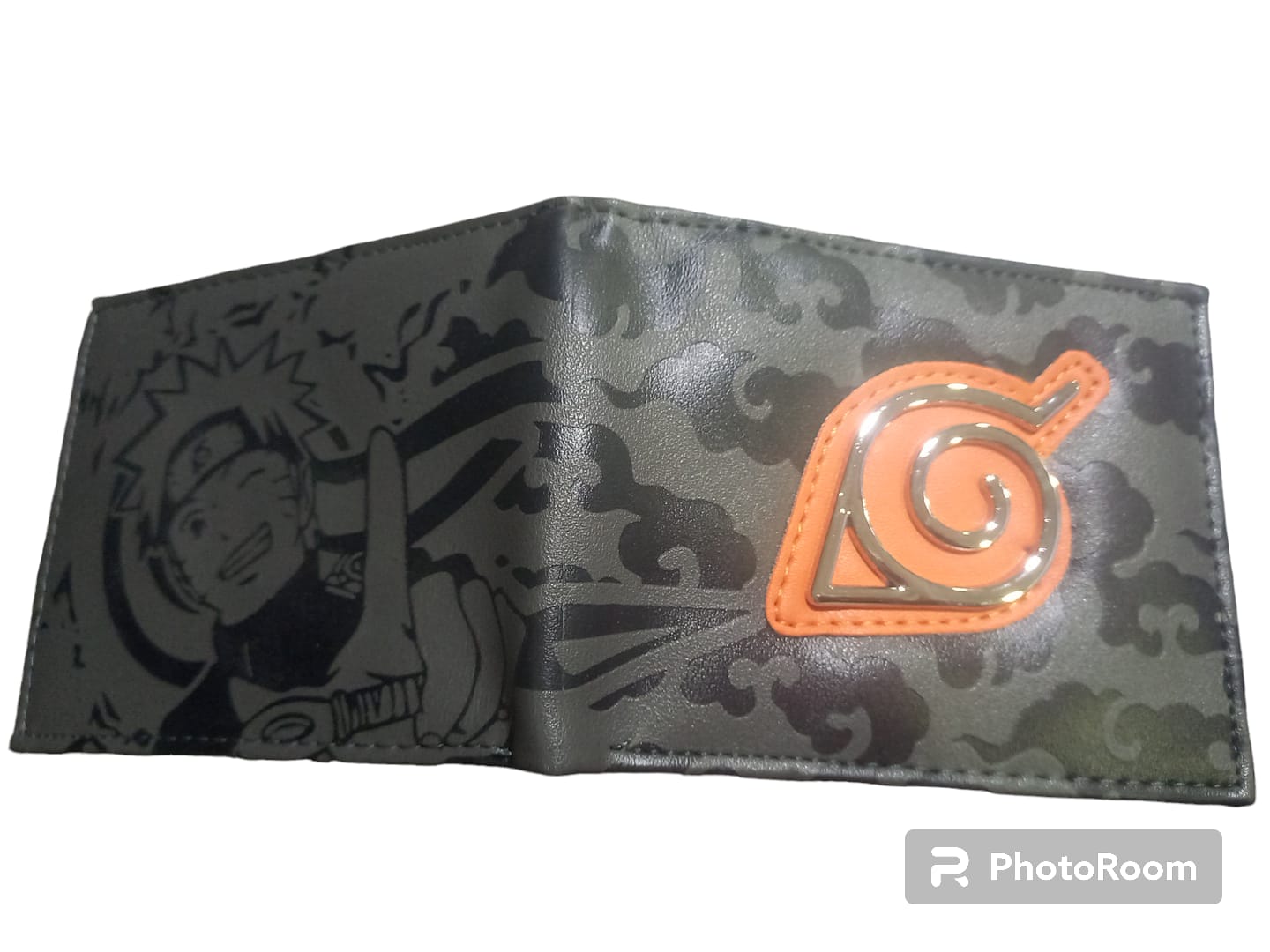 Billetera Naruto PT Naruto Shippuden Anime En cuerina, gris y negro con logo aldea de la hoja